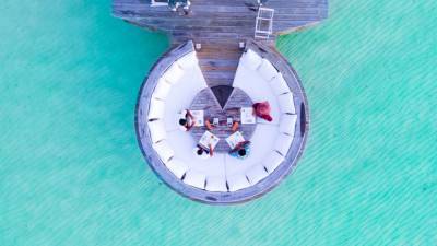 Louis Vuitton - Мальдивы в декабре: рестораны, курорты, новогодние планы - vogue.ru - Франция - Мальдивы