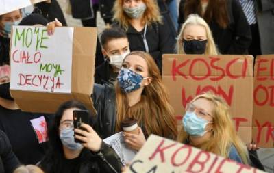 Власти Польши отложили введение запрета на аборты из-за массовых протестов - hochu.ua - Варшава - Польша