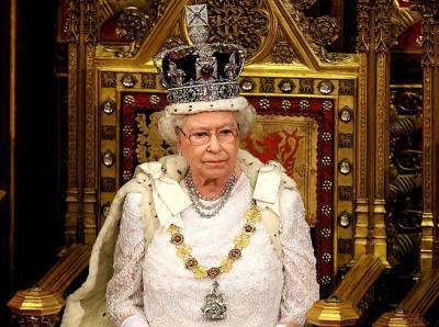 королева Елизавета II (Ii) - король Георг VI (Vi) - Зачем Елизавета II надевала корону, чтобы ответить на письма - marieclaire.ru - Британская Империя
