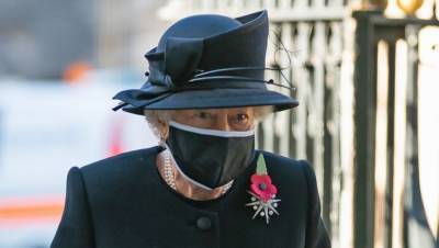 Елизавета II (Ii) - Роберт Лейси - Елизавета II впервые с начала пандемии появилась на публике в защитной маске - tatler.ru - Англия