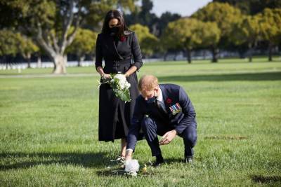 принц Гарри - Меган Маркл - принц Чарльз - Принц Гарри и Меган Маркл посетили Национальное кладбище в Лос-Анджелесе - starslife.ru - Сша - Австралия - Лондон - Англия - Лос-Анджелес