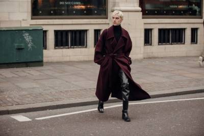 Raf Simons - Мужская мода: как носить длинное пальто этой зимой - vogue.ua