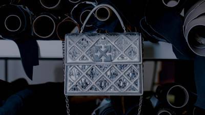 Louis Vuitton - Off White выпустили сумку 2.8 Jitney в новом дизайне - vogue.ru