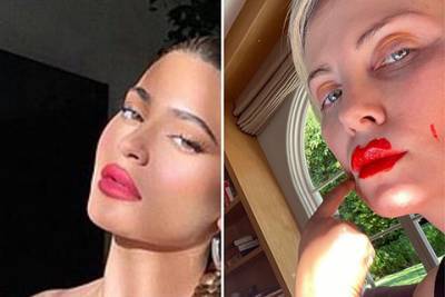 Шарлиз Терон - Kylie Jenner - Шарлиз Терон подшутила над макияжем Кайли Дженнер - spletnik.ru