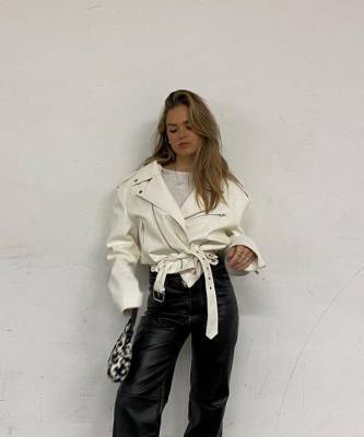 Ханна Шонберг - Как создать очень модный образ с кожаными брюками? Показывает инфлюенсер Ханна Шонберг - elle.ru - Швеция