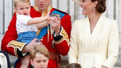 Кейт Миддлтон - принц Уильям - принцесса Шарлотта - Кейт Миддлтон с семьей вышли в свет - prelest.com - Англия