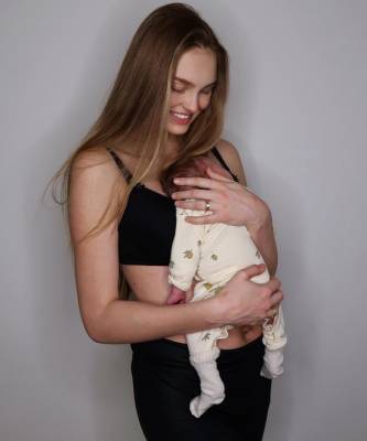 Эльза Хоск - Роми Стрейд - Из личного архива: модель Роми Стрейд показала снимки до, во время и после беременности - elle.ru
