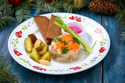 Впечатляем гостей: четыре рецепта заливного к новогоднему столу - milayaya.ru