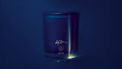 Дрейк сделал свечу с ароматом своего парфюма (которая пахнет, как он) - vogue.ru