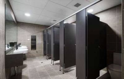 Почему в общественных туалетах дверцы не дотягивают до пола - chert-poberi.ru