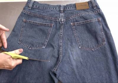 Всего 2 разреза в нужном месте, чтобы из старых джинсов сделать полезную вещь - lifehelper.one