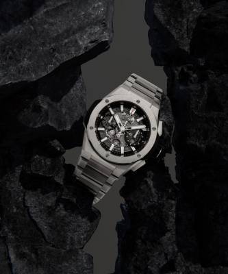 Крупным планом: первые часы Hublot Big Bang с интегрированным браслетом - elle.ru - Dubai
