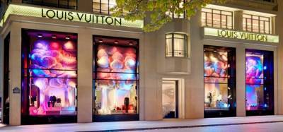 Louis Vuitton - Giorgio Armani - Счастливого Рождества: праздничные витрины модных Домов - vogue.ua