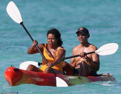 Барак Обама - Мишель Обама - Малия Обама - Мишель и Барак Обама встречают Рождество на Гавайях, осваивая активный досуг на байдарках - starslife.ru - штат Гавайи