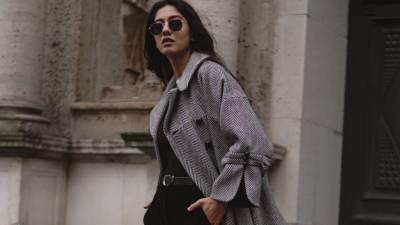 Streetstyle: как носить модное пальто Emporio Armani - vogue.ua