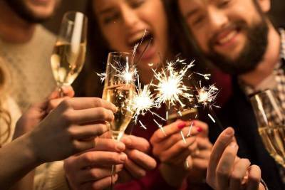 Загадать желание на Новый год с шампанским и бумажкой. Вредно ли пить шампанское с пеплом? - lifehelper.one