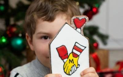 "В доброте — не наедине": благотворительные фонды создали лоты от звезд, чтобы дети и родители были вместе на новогодние праздники - hochu.ua