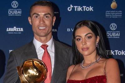 Криштиану Роналду - Cristiano Ronaldo - Джорджина Родригес поддержала Криштиану Роналду на церемонии вручения наград Globe Soccer Awards - spletnik.ru - Португалия - Эмираты