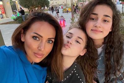 Ян Абрамов - Алсу - Алсу опубликовала новое фото с подросшими дочерьми - spletnik.ru - Эмираты