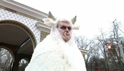 Был петухом и крысой, стал быком: директор зоопарка отжег в честь Нового года – видео порвало Сеть - mur.tv - Одесса