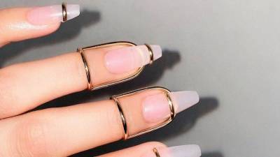 Ногти и украшения: разнообразьте свой маникюр кольцами для ногтей - vogue.ru - Нью-Йорк