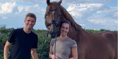Нападающий Баварии с женой открыли бизнес по осеменению лошадей - mur.tv - Германия