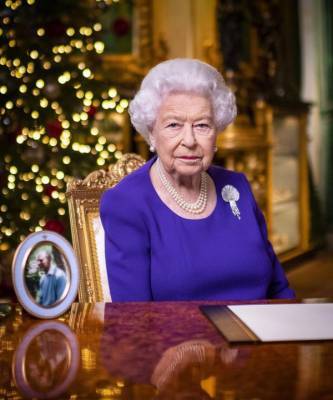 королева Елизавета II (Ii) - принц Гарри - принц Чарльз - Елизавета Королева - Королева Елизавета II не отметила принца Гарри и Меган Маркл в своем новогоднем поздравлении - elle.ru