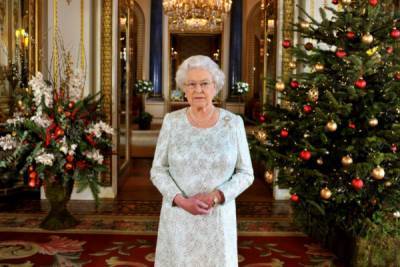 королева Елизавета II (Ii) - принц Филипп - Зимняя сказка: как королева Елизавета II украсила к... - glamour.ru