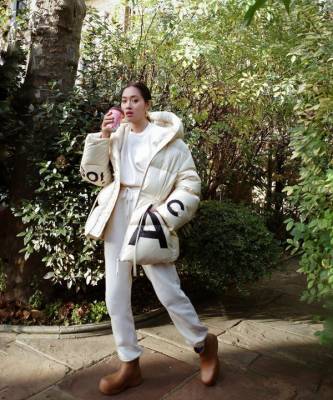 Тиффани Хсу - С чем носить белый пуховик? Показывает самая модная девушка Лондона - elle.ru - Лондон