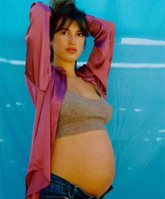 Жанна Дамас - Самый стильный (и теплый) кроп-топ для беременных: показывает Жанна Дамас - elle.ru - Париж
