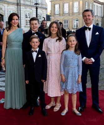 кронпринц Фредерик - принц Кристиан - Не только взрослые, но и дети: юный датский принц заболел коронавирусом - elle.ru - Дания