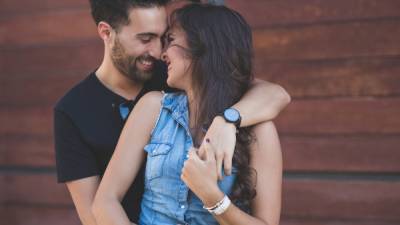 5 необычных признаков влюбленности мужчины, которые выдают его чувства - gurutest.ru