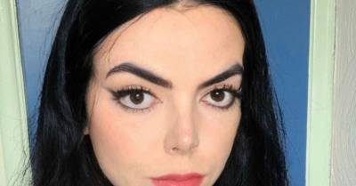 Майкл Джексон - 17-летнюю девушку принимают за двойника Майкла Джексона и обвиняют в пластике лица - wmj.ru