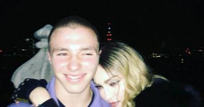 Гай Ричи - «Его первая стрижка»: Мадонна выложила раритетные фото старшего сына в честь его 20-летия - wmj.ru - Англия