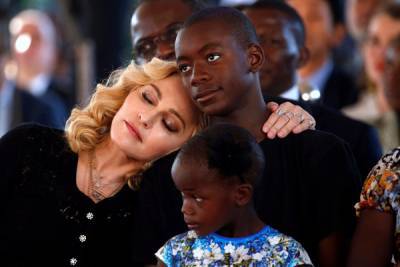 Почему Мадонна усыновила 4 африканцев - woman.rambler.ru