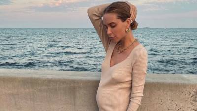 Модная одежда для беременных — берите пример с Перниль Тейсбек - vogue.ru