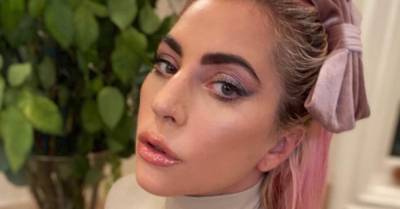 «Прекрасная русалка»: Леди Гага показала подписчикам новый сказочный цвет волос - wmj.ru