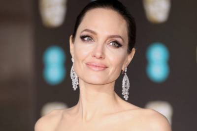 Анджелина Джоли - Брэд Питт - Анджелина Джоли хочет переехать в Лондон вместе с д... - glamour.ru - Лондон