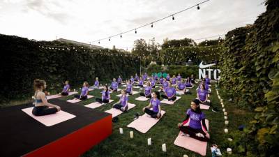 Единение с природой: как прошла Nike Yoga в Ботаническом Саду - vogue.ua