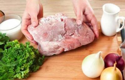 Как разморозить мясо быстро и без микроволновки, чтобы оно осталось вкусным - milayaya.ru