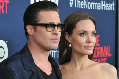 Анджелина Джоли - Брэд Питт - Brad Pitt - Angelina Jolie - Анджелина Джоли тайно пригласила маму Брэда Питта и других его родственников к себе в гости - spletnik.ru - штат Калифорния