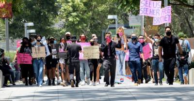 Бритни Спирс - Джейсон Александр - Бывший муж Бритни Спирс пришел на митинг в поддержку ее освобождения из-под опеки - wmj.ru - штат Калифорния - Лос-Анджелес