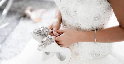 Невеста вместо клятвы зачитала перед алтарем доказательства неверности жениха - wmj.ru - Англия