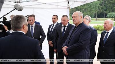 Лукашенко напомнил бастующим о курах и коровах - mur.tv - Белоруссия