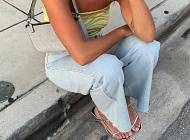 Як у стильних блогерів: де придбати модні широкі джинси на літо 2020 - cosmo.com.ua - Victoria - county Beckham