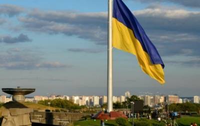 До Дня Державного Прапора в Києві підняли найбільший стяг в Україні (ВІДЕО) - hochu.ua