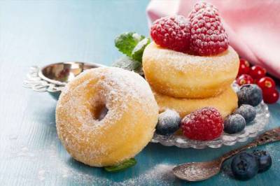 Понравятся сладкоежкам и не повредят талии: готовим творожные пончики - milayaya.ru