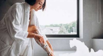Эмили Ратаковски - Почему бритье ног и подмышек — вредно? Дерматолог объясняет и дает альтернативу - milayaya.ru