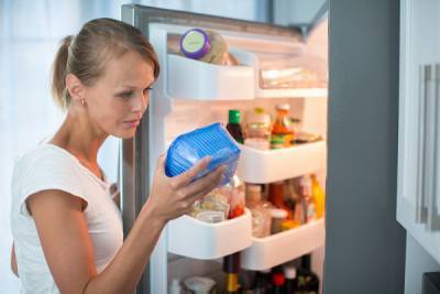 Почему на самом деле нельзя ставить горячую еду в холодильник - woman.rambler.ru