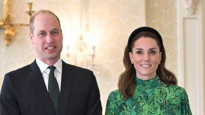 принц Филипп - Кейт Миддлтон - принц Уильям - Елизавета II (Ii) - принц Луи - принц Джордж - принцесса Шарлотта - Принц Уильям и Кейт Миддлтон навестили Елизавету II впервые за пять месяцев - tatler.ru - Лондон - Шотландия